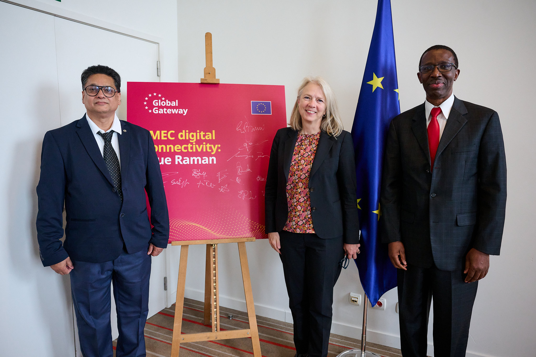 From left to right: Devashish Chanda (Head of Department at NKN), Lise Fuhr (CEO of GÉANT), Madara Ogot (CEO of the UbuntuNet Alliance). Picture by DG INTPA/EC.
