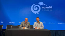 Klaas Wierenga (GÉANT) and Zhonghui Li (CERNET) at APAN62 in Auckland, New Zealand
