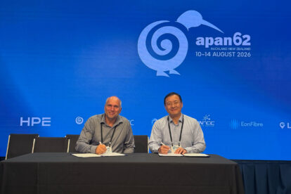 Klaas Wierenga (GÉANT) and Zhonghui Li (CERNET) at APAN62 in Auckland, New Zealand