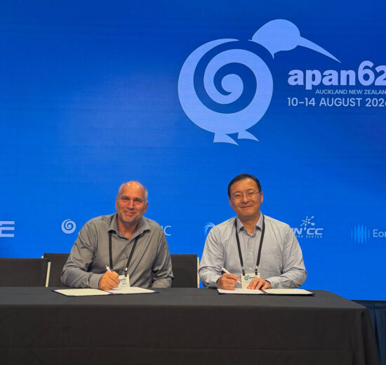 Klaas Wierenga (GÉANT) and Zhonghui Li (CERNET) at APAN62 in Auckland, New Zealand