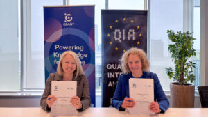 GÉANT CEO Lise Fuhr and QIA Director Stephanie Wehner signing a MoU between the two organisations
