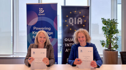 GÉANT CEO Lise Fuhr and QIA Director Stephanie Wehner signing a MoU between the two organisations