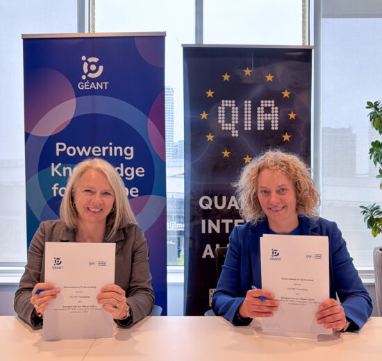 GÉANT CEO Lise Fuhr and QIA Director Stephanie Wehner signing a MoU between the two organisations